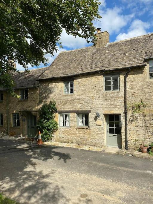 Clematis Cottage's Cotswold stone frontage