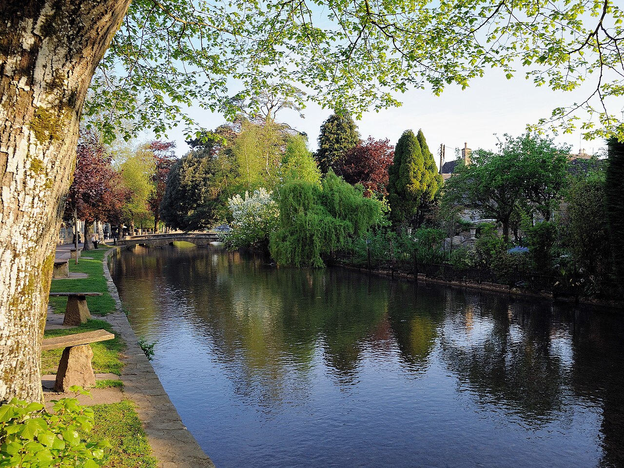 River Windrush and stone bridges in Bourton-on-the-Water